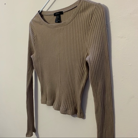 🧡3/$30 Forever 21 Crop Top in Taupe size Large - Picture 4 of 7
